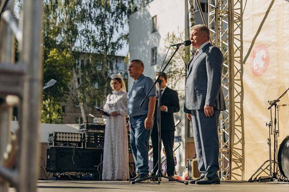 Фото: что показали Рустаму Минниханову на празднике двора в Челнах