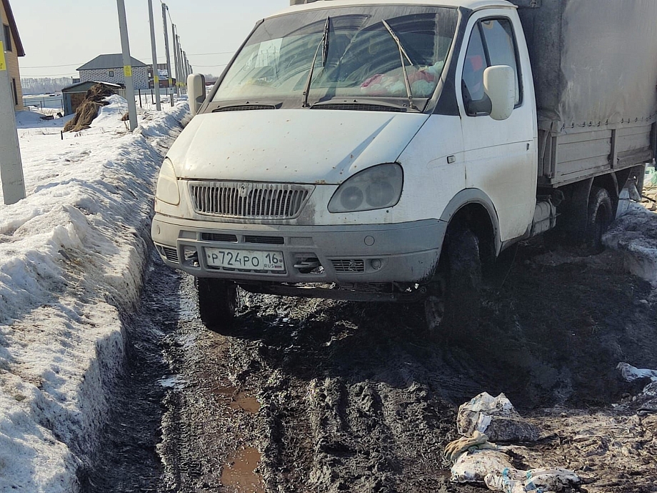Жители Подсолнухов отрицают причастность к дорогам из хлама: «Помойку устроили!»