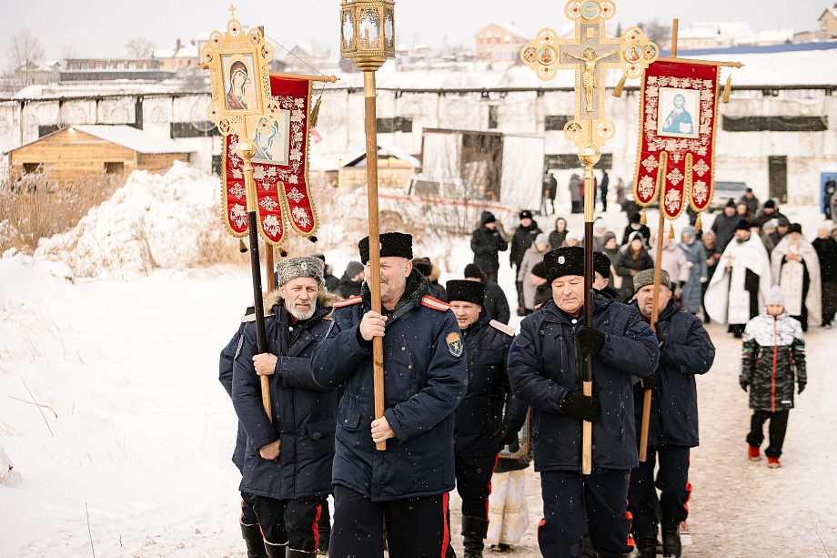 Олег Коробченко окунулся в иордань на Мелекеске в Челнах (фото)