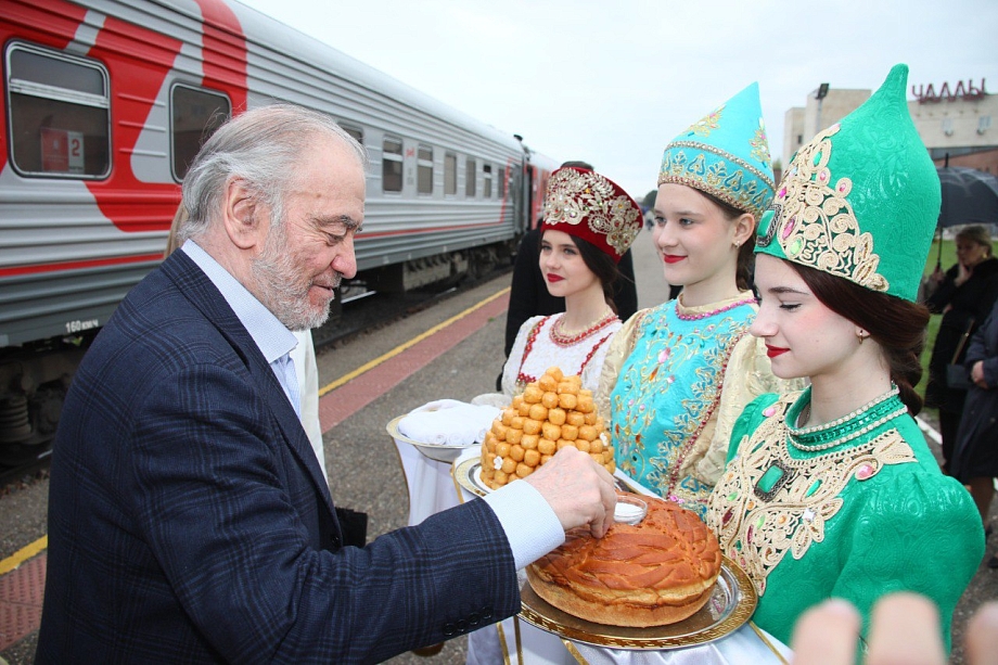 Валерий Гергиев дал юбилейный концерт в Челнах по приглашению Когогина 