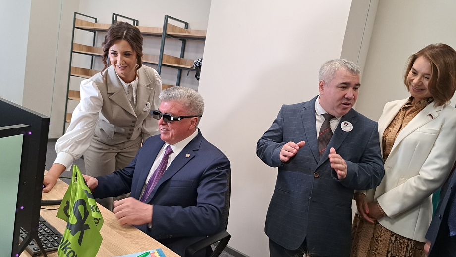 Новую мегашколу в Челнах открыл премьер-министр Алексей Песошин