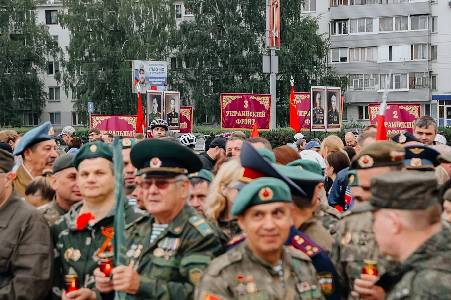 Фото: в Челнах в День памяти и скорби зажгли сотни свечей