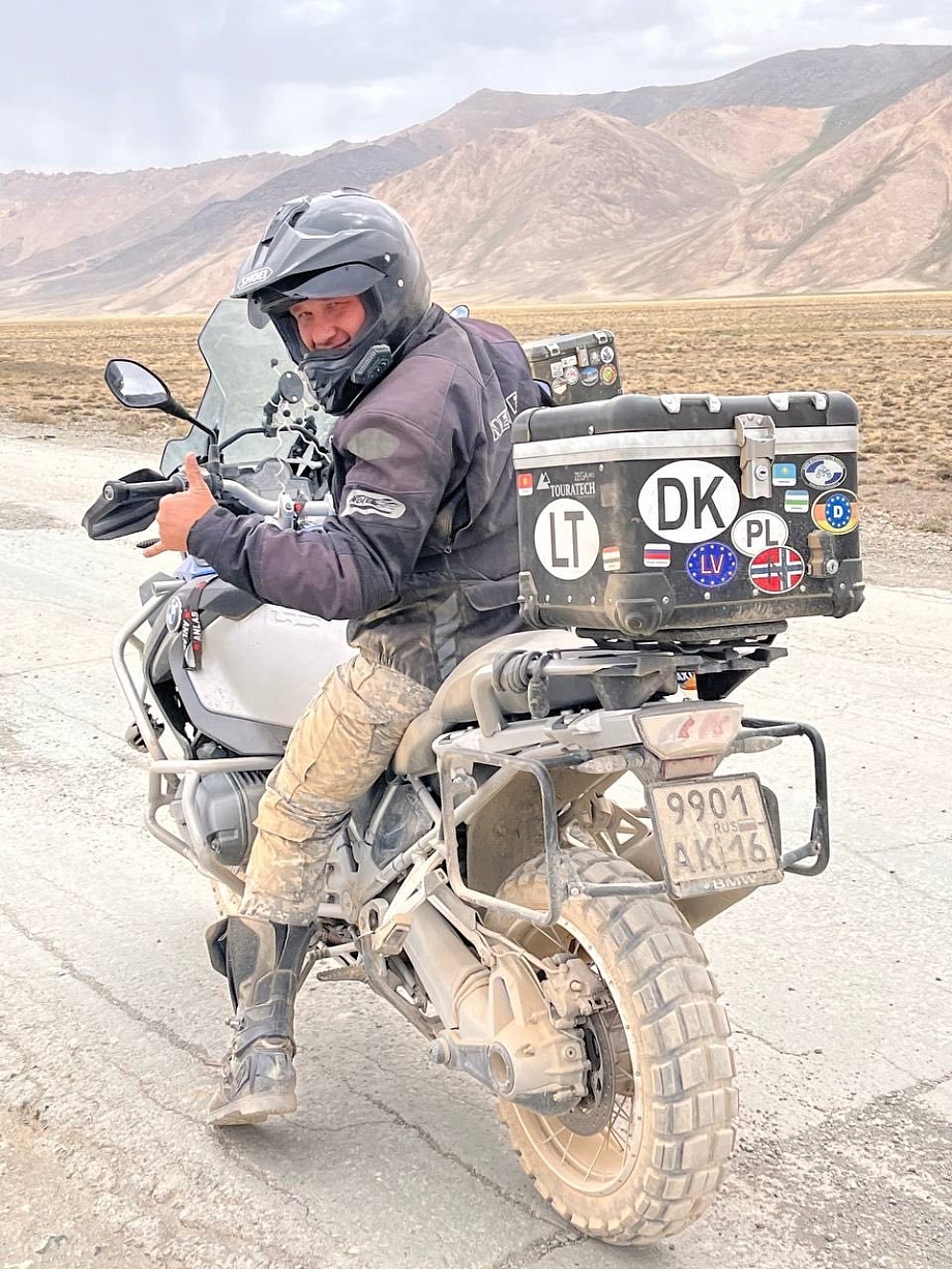 Фото: владелец спортклубов «Легионер» совершает мототрип по Средней Азии 