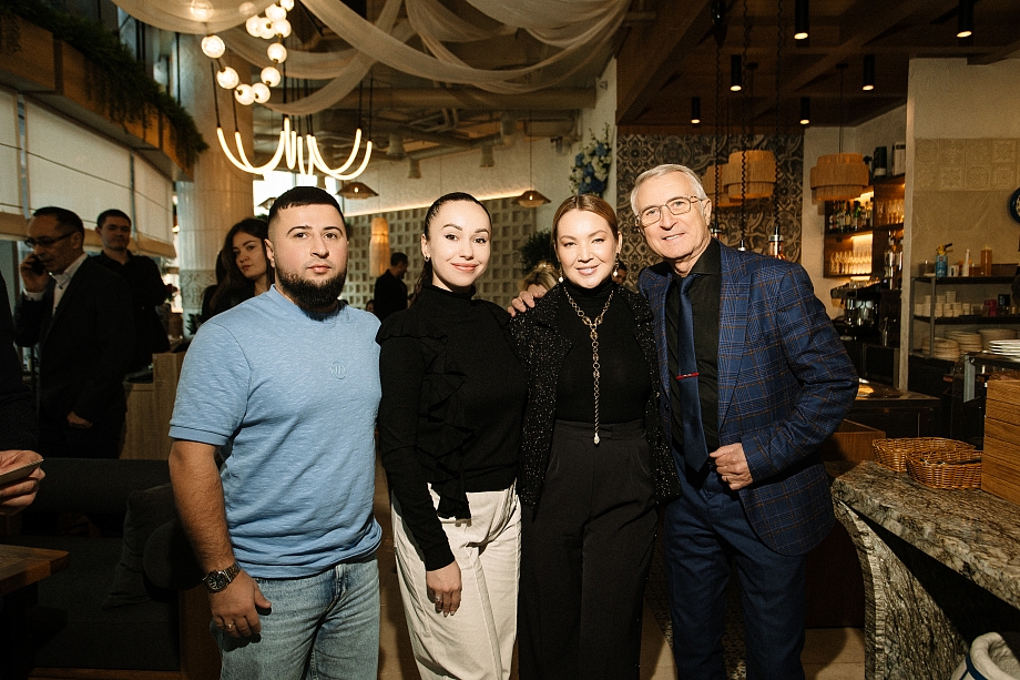 Разговор на бизнес-завтраке Дариной закончился битьем посуды