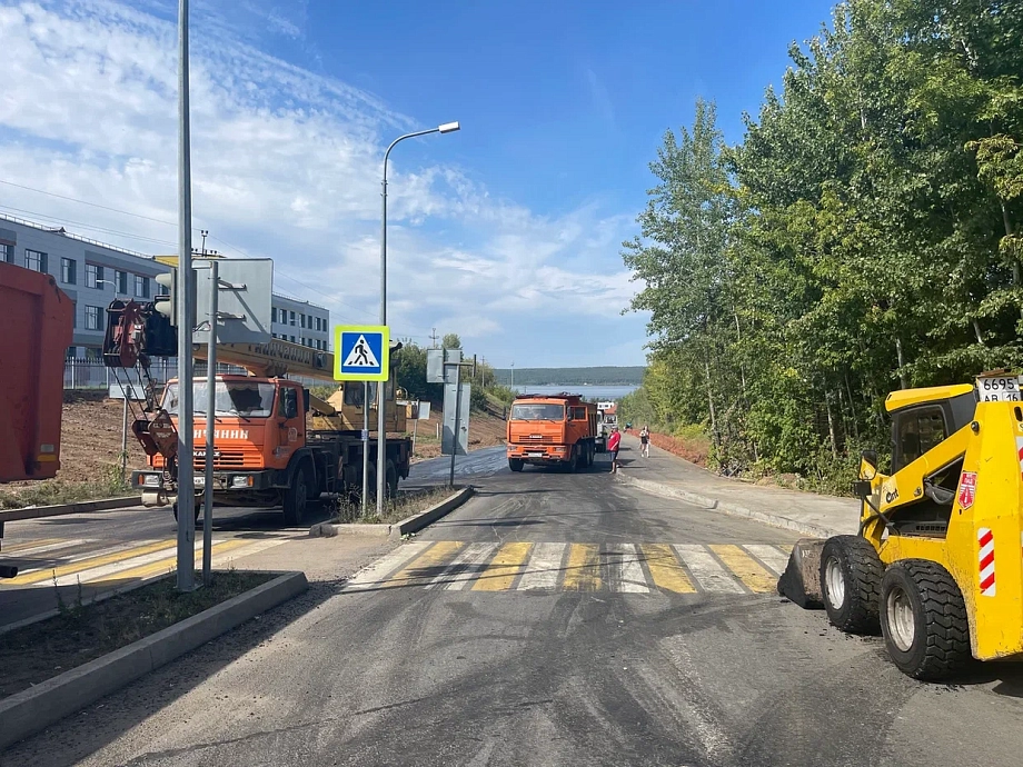 Жители заблокировали иномарками заезд в «Чаллы Яр» для большегрузов (видео)