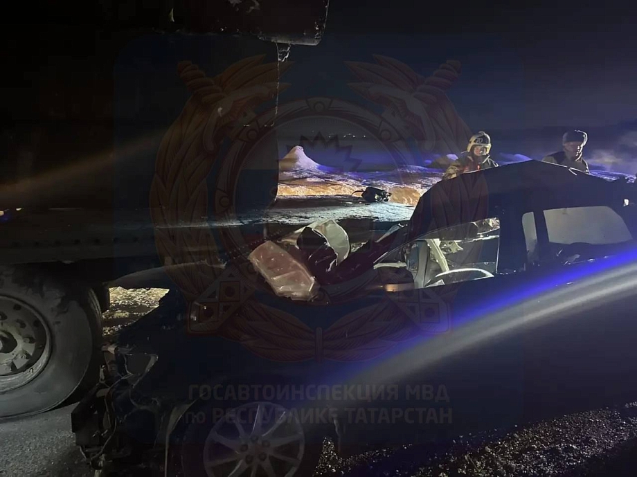 Под Елабугой произошло смертельное ДТП – иномарка влетела в грузовик