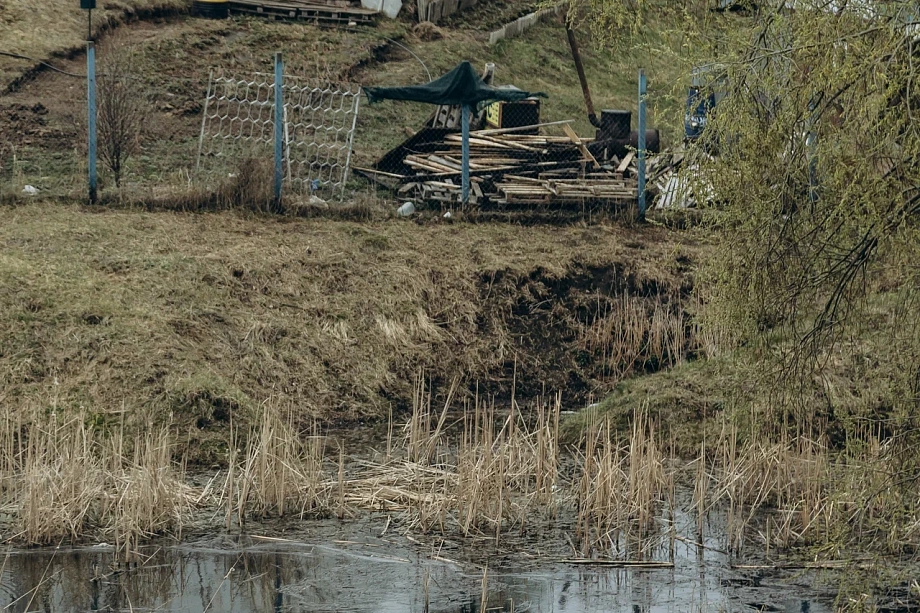 «Рыбное хозяйство под откос пойдет! Видите, какой стал уровень воды? Все краснокнижные животные погибнут!»
