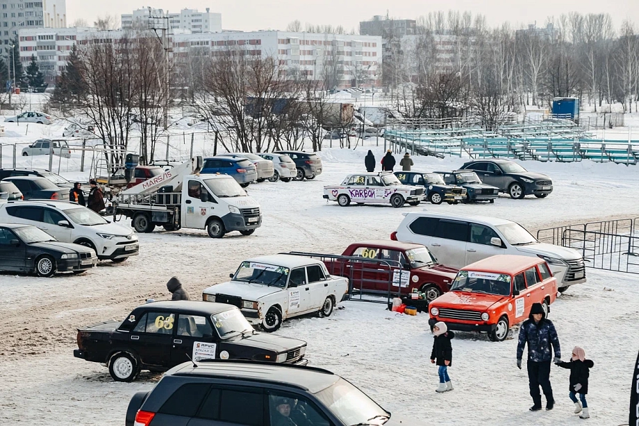 Фото: как челнинские дрифтеры гоняют на городском ипподроме