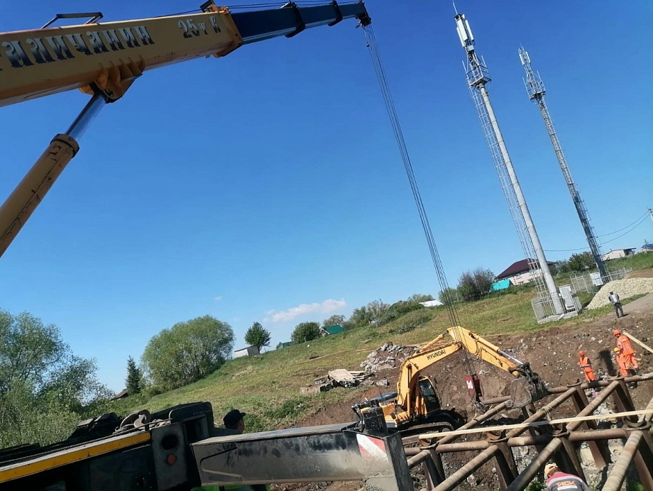Дорожники показали, как строят мост через реку Мелекеску в Тукаевском районе