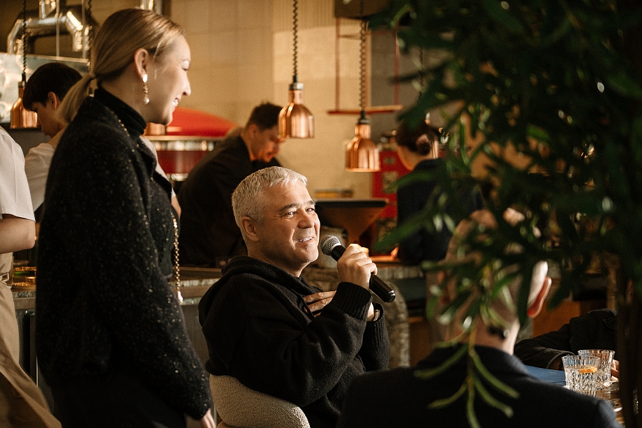 Разговор на бизнес-завтраке Дариной закончился битьем посуды