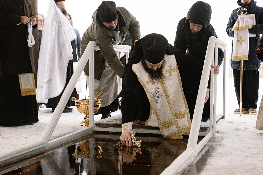 Олег Коробченко окунулся в иордань на Мелекеске в Челнах (фото)