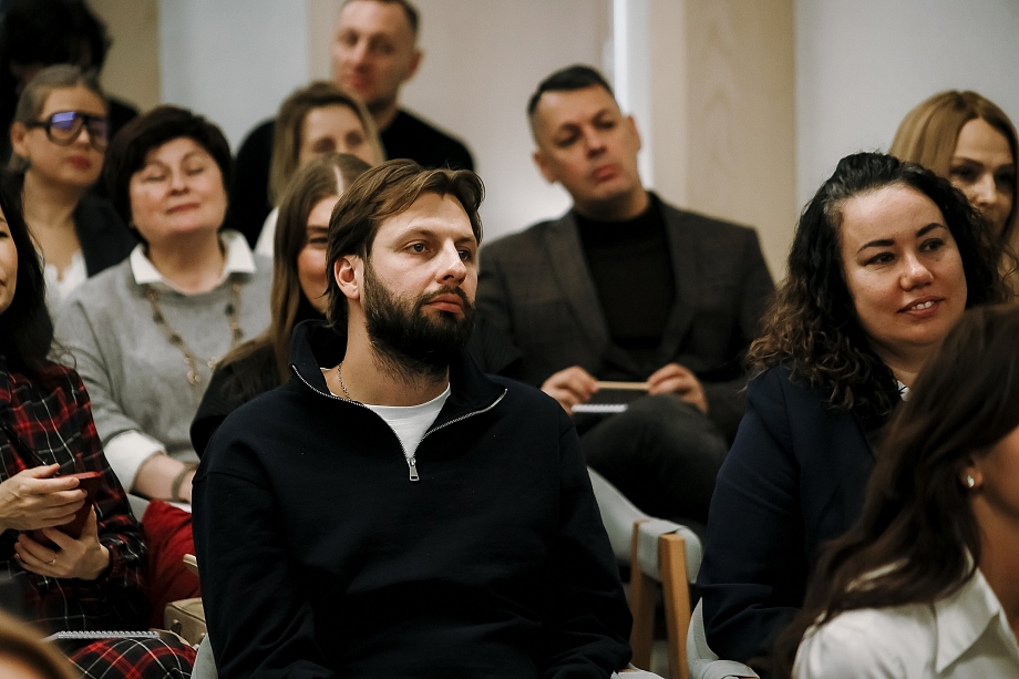 Дарина и Гомберг начали проект с Ваславского