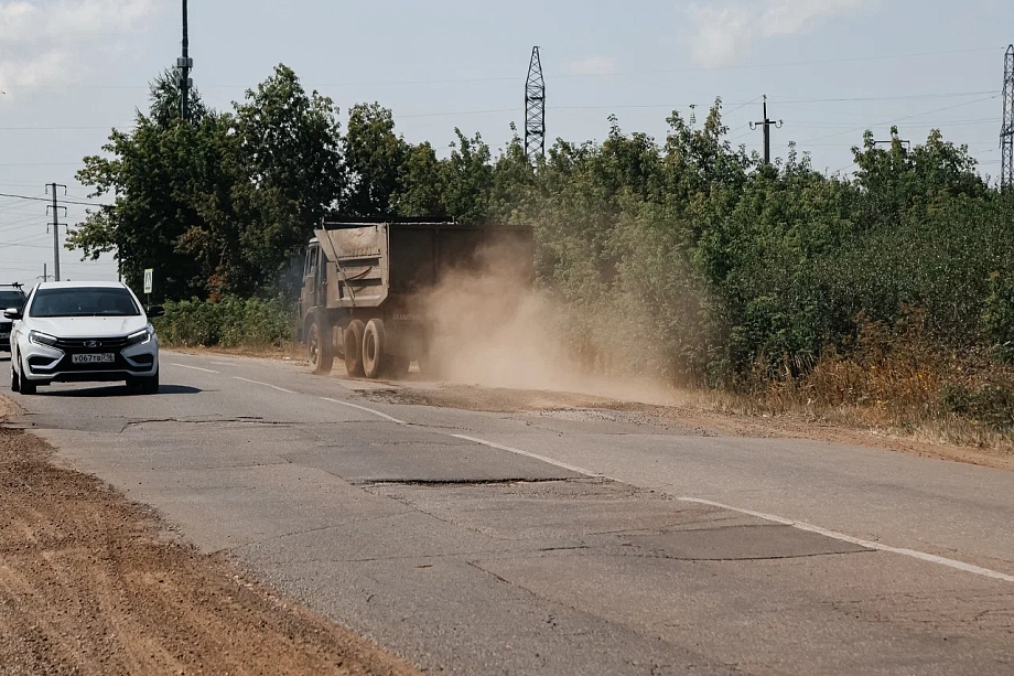 В каком состоянии находится одна из главных дорог в пригороде Челнов (фото)