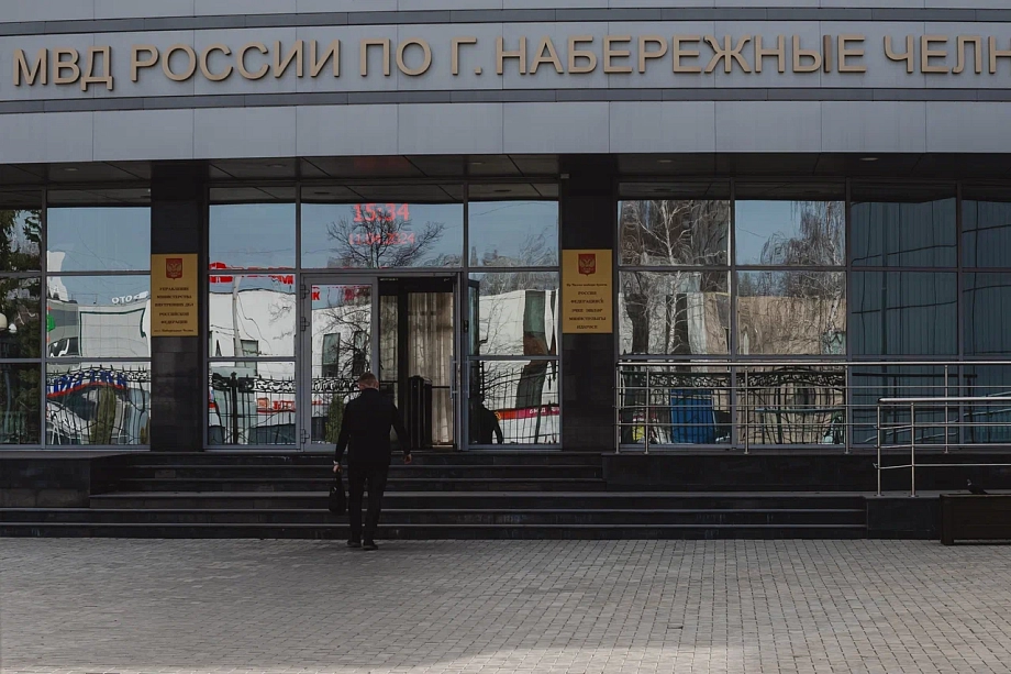 «Мы снимаем квартиру, у нас пятеро детей. Еще ипотеку нужно платить за дом, которого нет…»