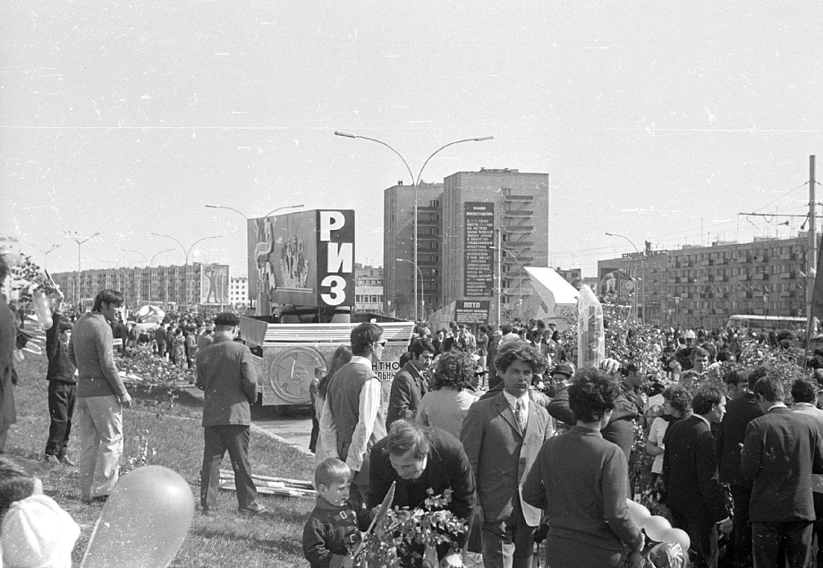Как в Челнах отмечали Первомай 50 лет назад (фото)