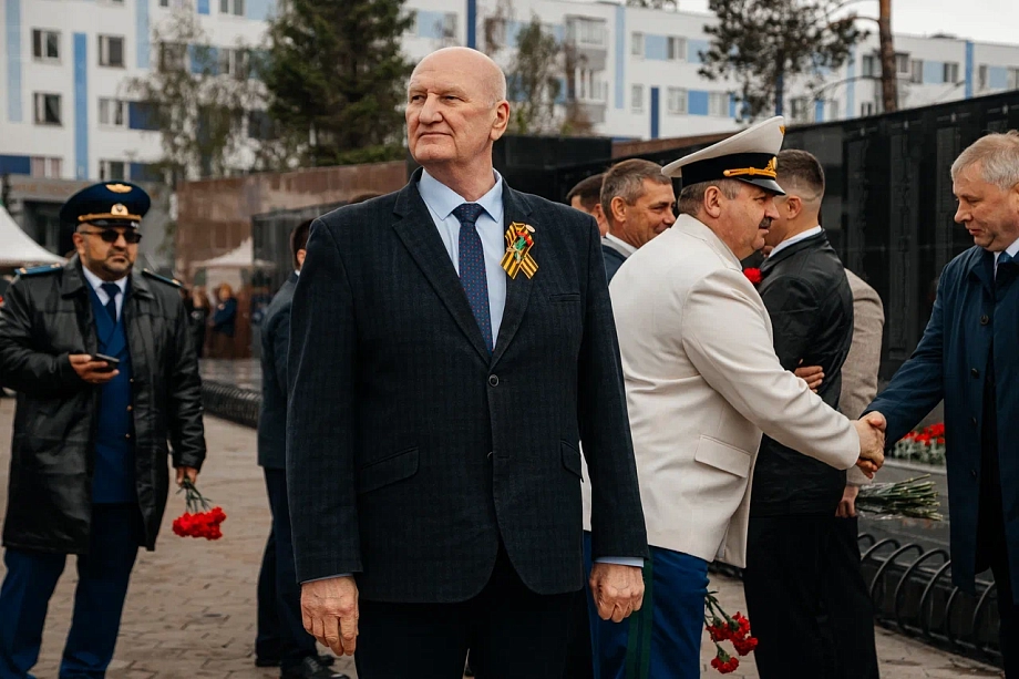 Силовики, депутаты и чиновники: как несли Вахту Памяти в Челнах (фото)