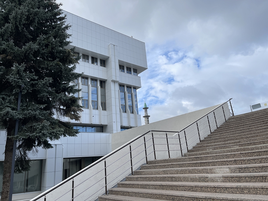 В Челнах завершают ремонт фасада мэрии за 300 миллионов рублей (фото) В Челнах завершают ремонт фасада мэрии за 300 миллионов рублей (фото)