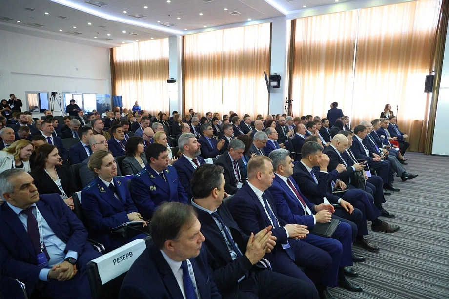 Минниханов отметил «КАМАЗ» за инновации и работу с вузами 