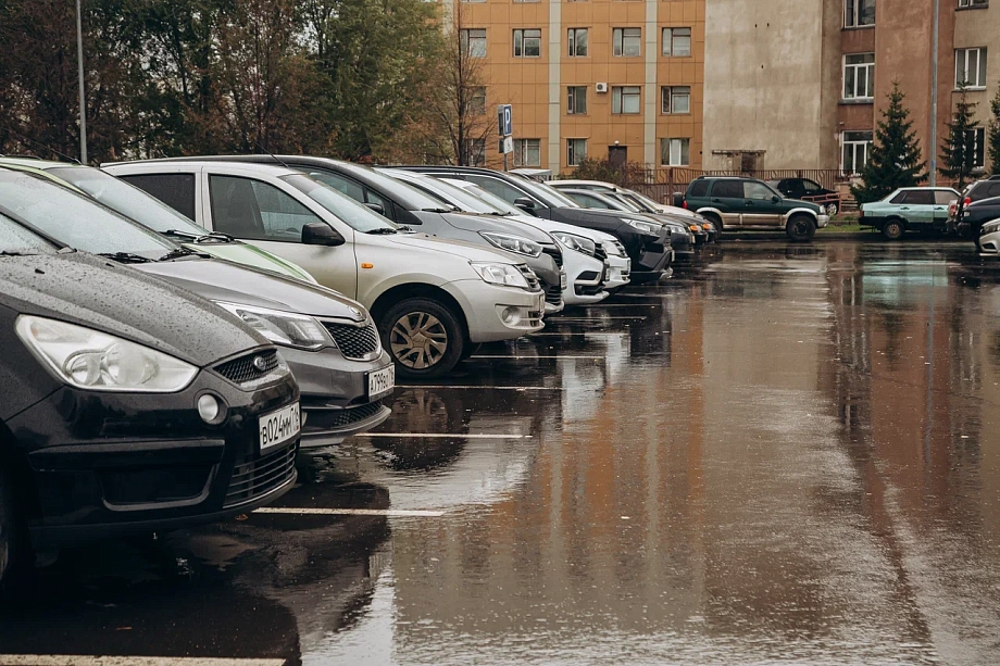 «Объект не сносят, потому что нет желающих. У исполкома города на это денег нет»