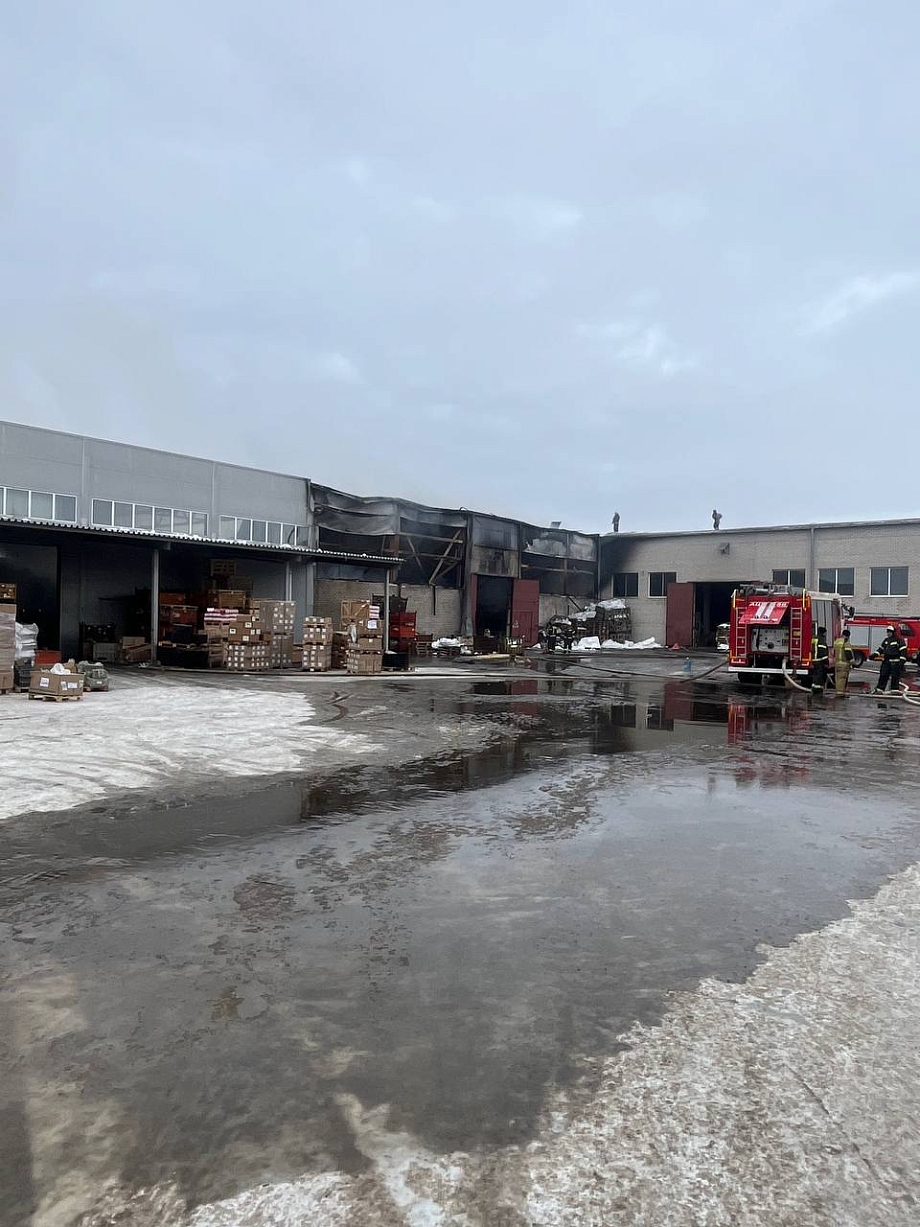 В Челнах сгорел склад с автомобильными запчастями – ущерб устанавливается В Челнах сгорел склад с автомобильными запчастями – ущерб устанавливается