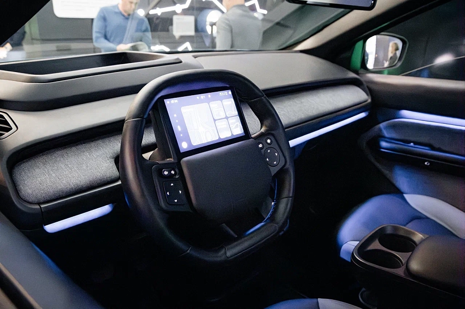 «На самом деле подобные авто разрабатывают около пяти лет. «Атом» создается четвертый год – это нормально»