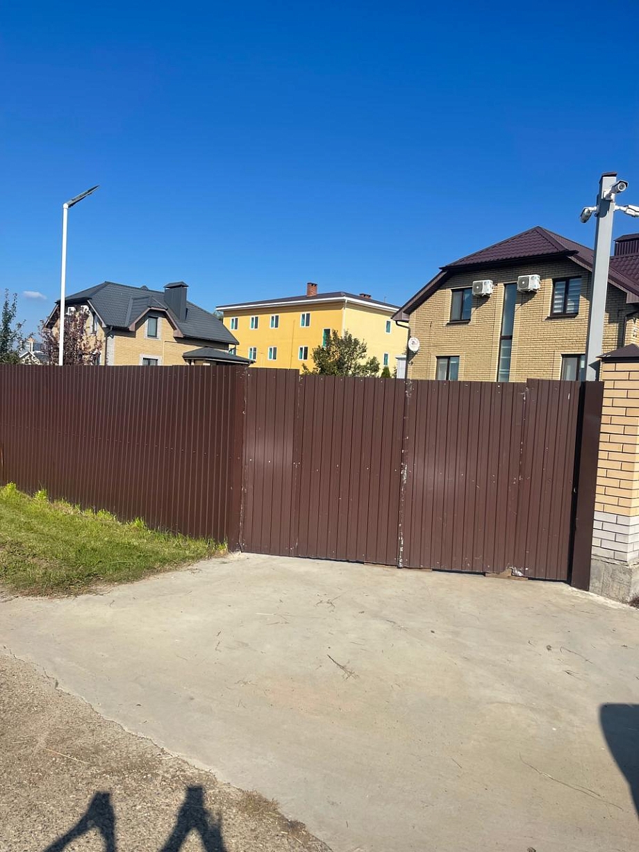 Жители Орловки жалуются на трехэтажный хостел для мигрантов Жители Орловки жалуются на трехэтажный хостел для мигрантов