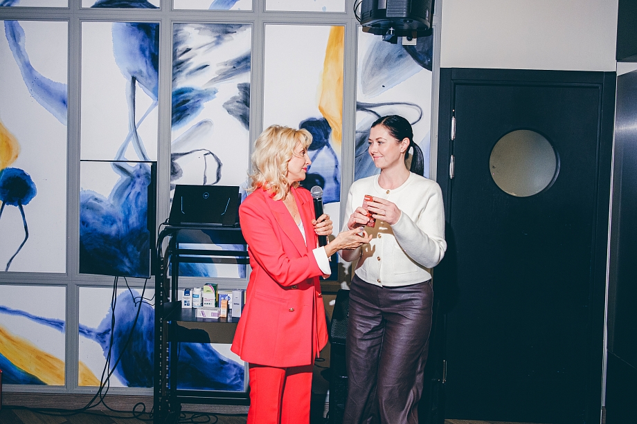 Встреча «Про это» с Тановой: зачем Дарина удалила из зала фотографа и оператора