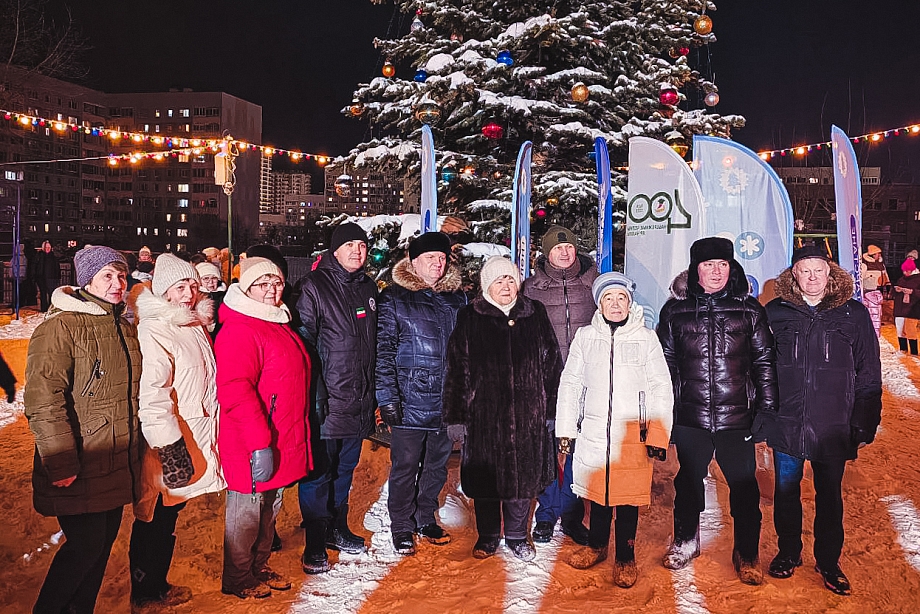Открытие новогодней елки в Челнах объединило жителей 38 комплекса