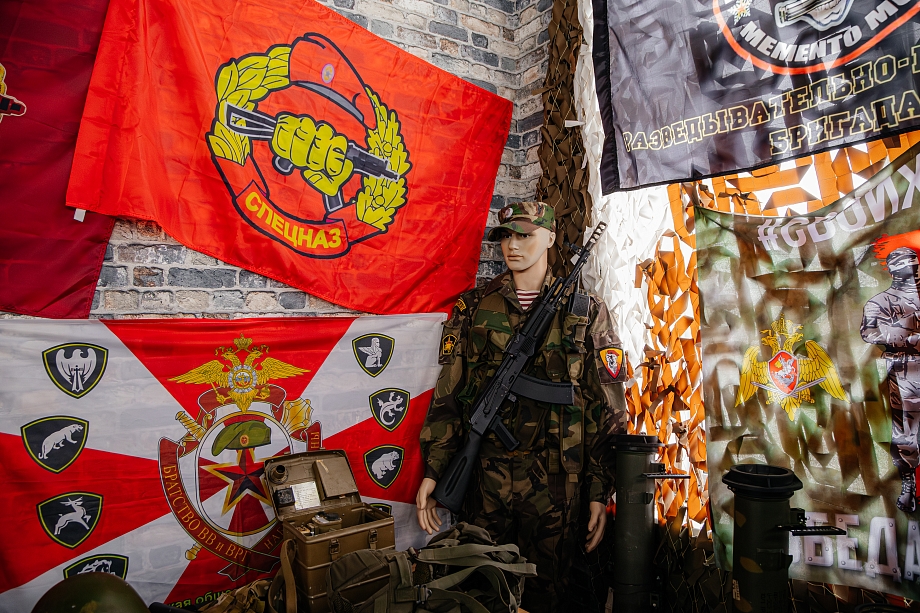 «К краповому берету могут прикасаться лишь те, кто имеет право его носить…и родственники погибшего» «К краповому берету могут прикасаться лишь те, кто имеет право его носить…и родственники погибшего»