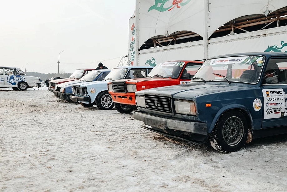 Фото: как челнинские дрифтеры гоняют на городском ипподроме