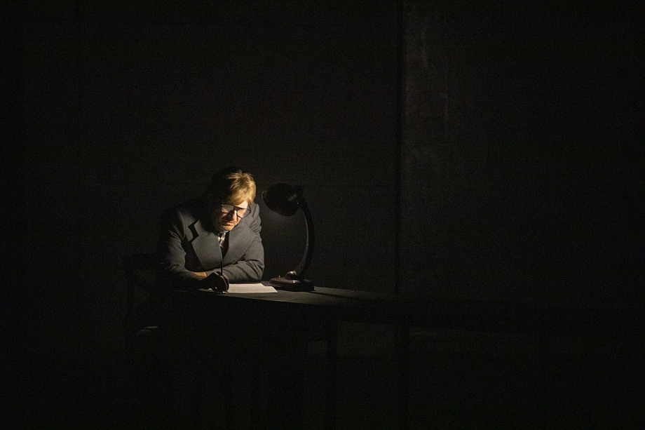 «Все подвиги совершают люди. Это те, кто сумел построить огромный комплекс заводов, создавал машины… Это история именно о них»   