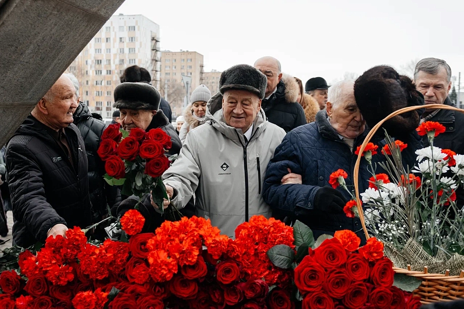 Фото: в Челнах почтили память первого руководителя города Раиса Беляева 