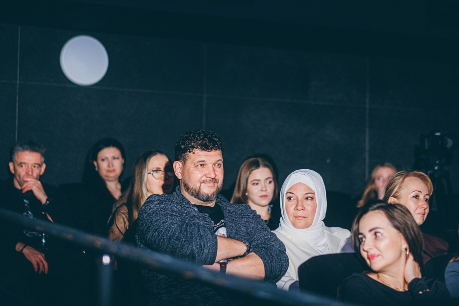 Раут в «Мастеровых»: премьера, две Жанны и свадебный букет