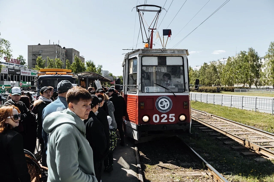 «Автобус есть, но не уехать. В маршрутку не залезешь, ждешь другую. Так быть не должно»