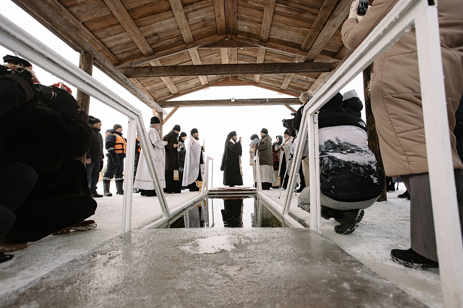 Олег Коробченко окунулся в иордань на Мелекеске в Челнах (фото)