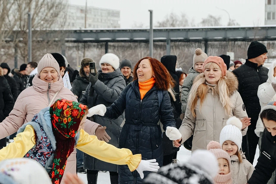 Блины, конкурсы и сжигание чучела: как в Челнах празднуют Масленицу (фото)