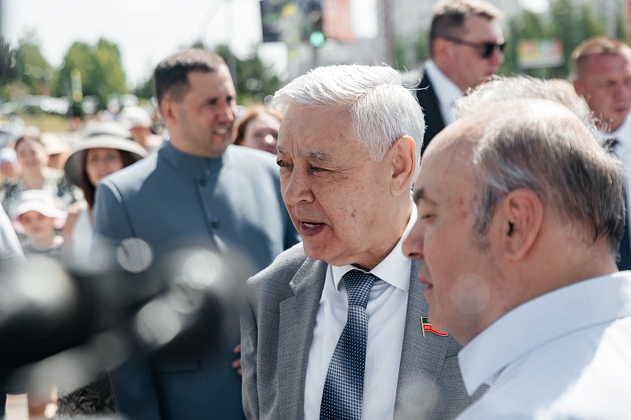 «Человек‑эпоха», «патриарх политики» – как Мухаметшина провожают с поста