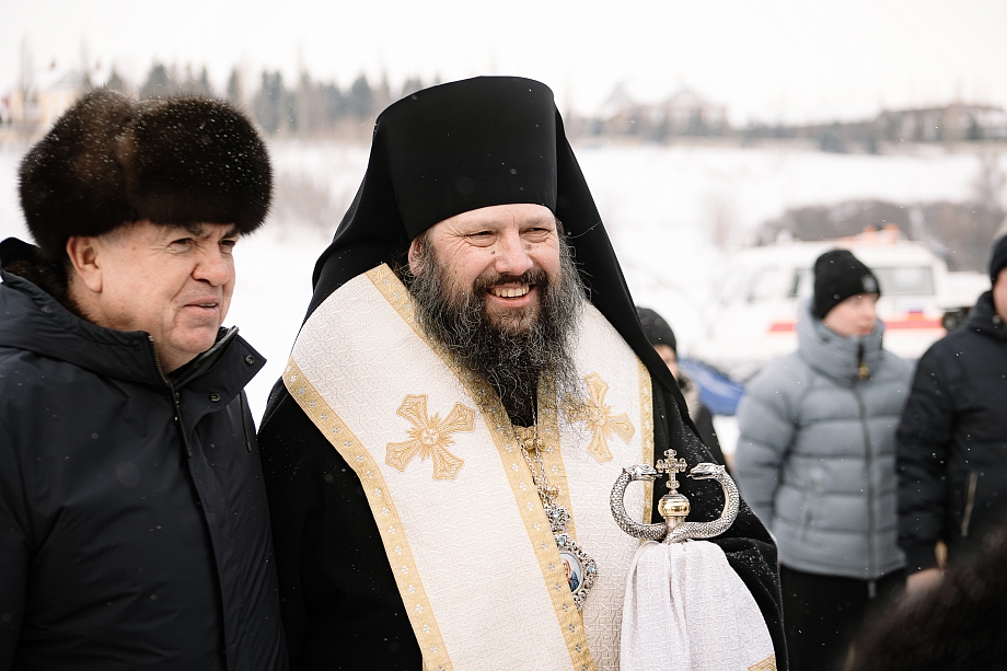 Олег Коробченко окунулся в иордань на Мелекеске в Челнах (фото)