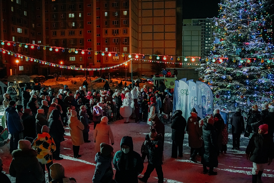 Открытие новогодней елки в Челнах объединило жителей 38 комплекса