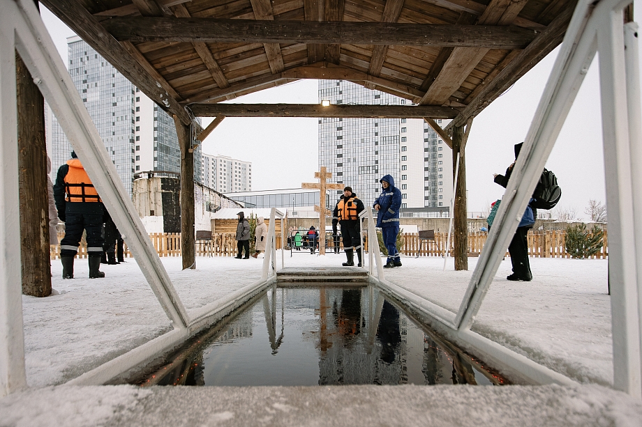 Олег Коробченко окунулся в иордань на Мелекеске в Челнах (фото)