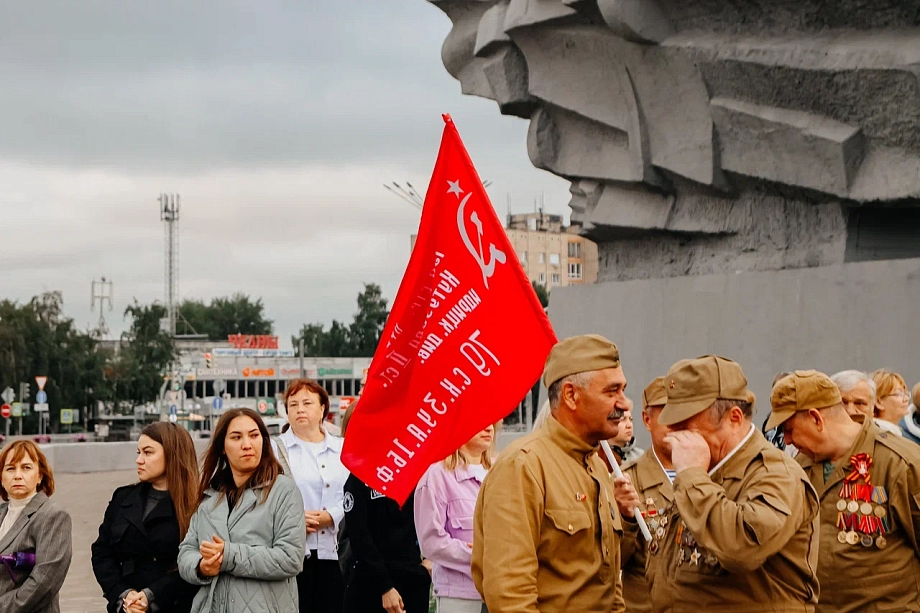 Фото: в Челнах в День памяти и скорби зажгли сотни свечей