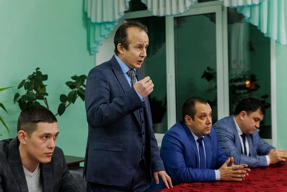 «Оскорблял нашего директора именно Камаев! Наших детей и учителей!»