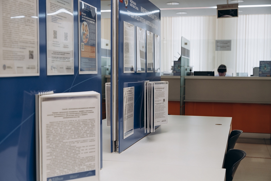 «Куда смотрит мэр? Туда и смотрит, как раз вместе с вами наблюдает, как без стыда и совести все это происходит» «Куда смотрит мэр? Туда и смотрит, как раз вместе с вами наблюдает, как без стыда и совести все это происходит»