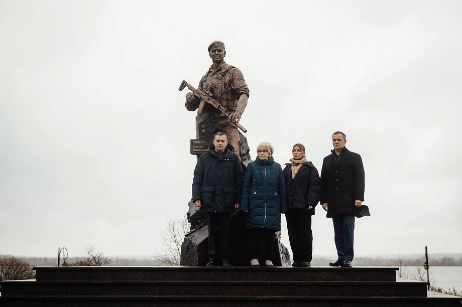 В Курской области открыли памятник челнинцу Сергею Чебневу В Курской области открыли памятник челнинцу Сергею Чебневу