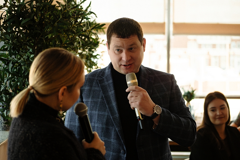 Разговор на бизнес-завтраке Дариной закончился битьем посуды