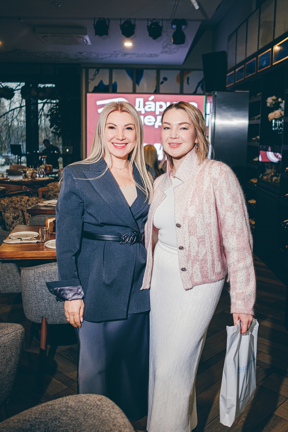 Встреча «Про это» с Тановой: зачем Дарина удалила из зала фотографа и оператора