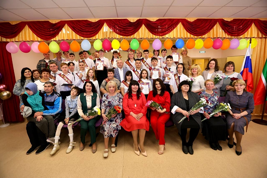 Андрей Ляпунов поздравил выпускников школы для особенных детей