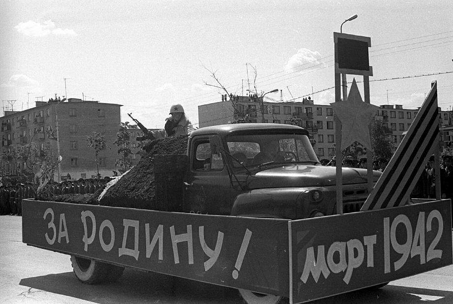 Как и где в Челнах парад Победы проходил 50 лет назад (фото)