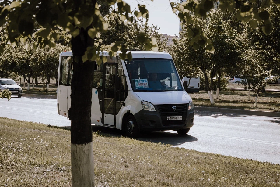 «Гармошки», газельки и НЕФАЗы – на чем перевозили челнинцев в разные годы (фото)