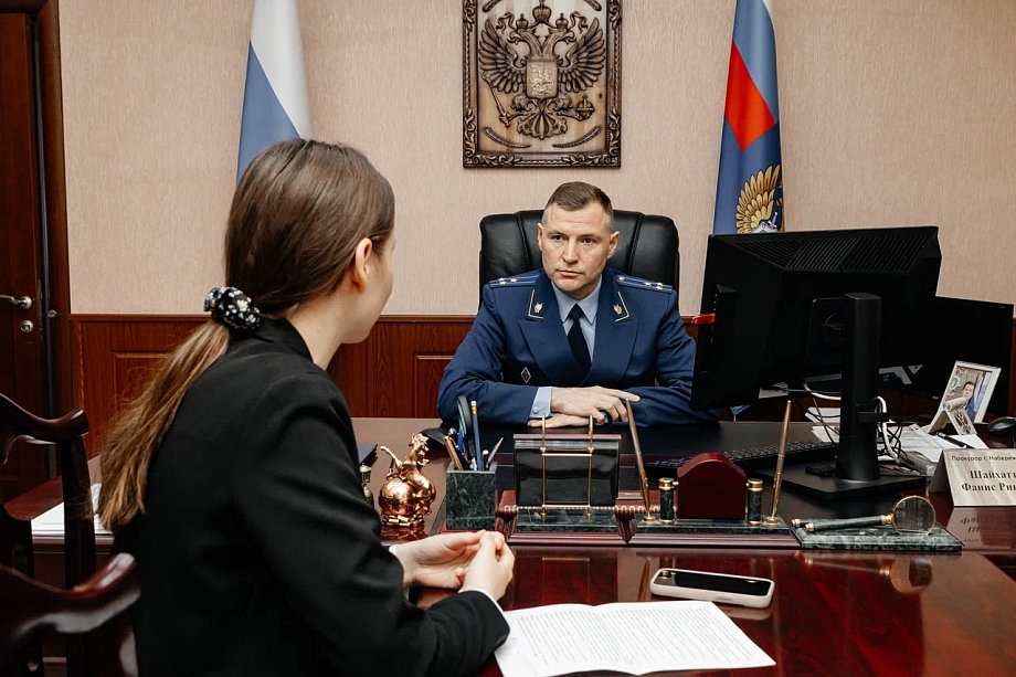 «Вникаю в работу, проблем хватает. Тем более почти полгода не было прокурора»